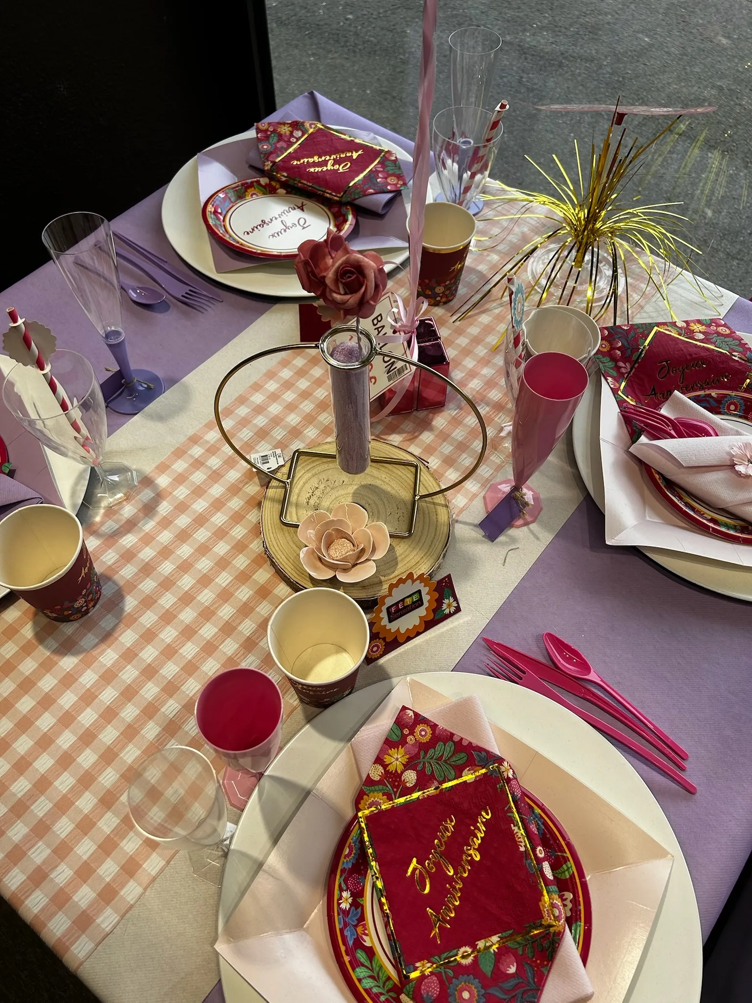 Illustration de Où trouver des milliers d'accessoires et décorations de table pour une fête à Pontoise