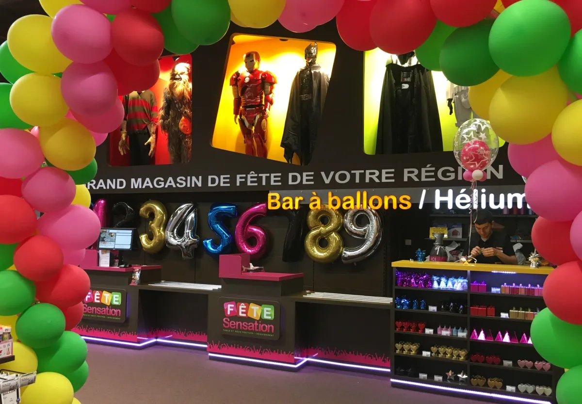 Arche de ballons multicolores pour anniversaire