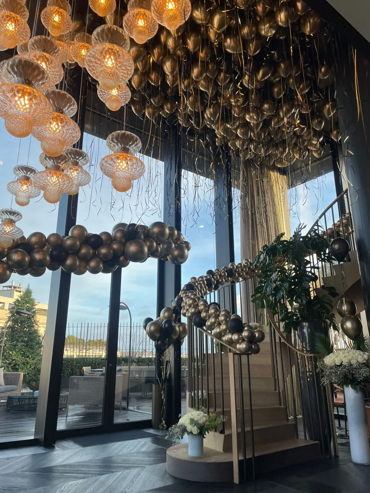 Bouquet de ballons hélium roses et dorés