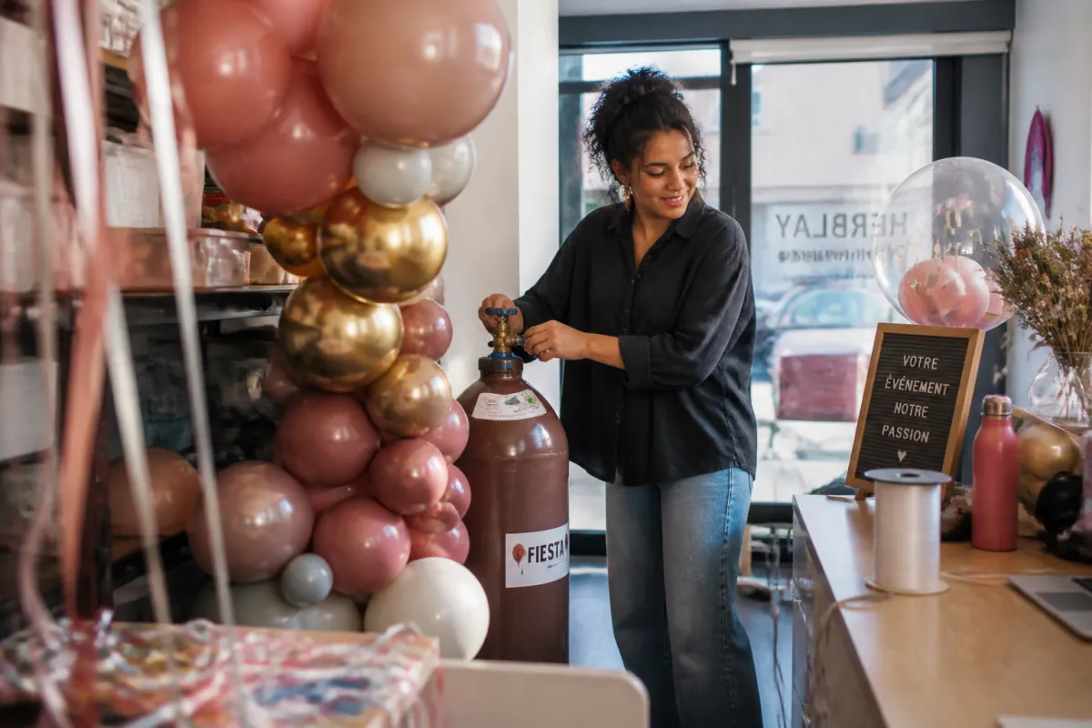 Photo de Nos services de location d'arches à ballons et location de bouteilles d'hélium pour vos fêtes